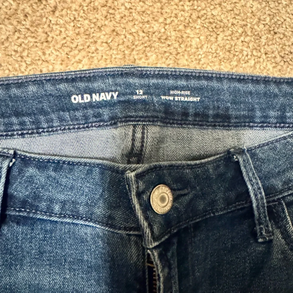 Old Navy High Rise WOW Straight Jeans Size 12 Short - Picture 2 of 4